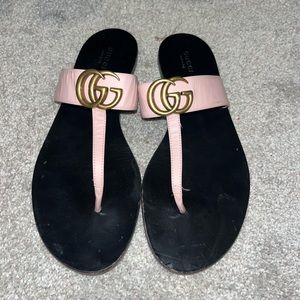 GUCCI LEATHER THONG SANDAL WITH DOUBLE G